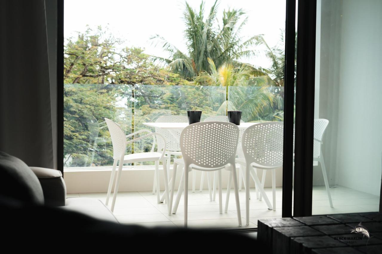 Black Marlin Apartments Pereybere Beach Exterior foto